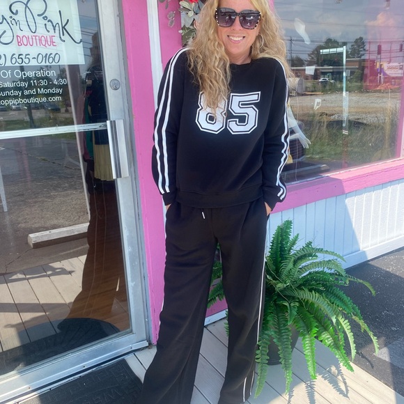 Active Basic Black/White Line Detail 2pc Print Sweatshirt and Pants Set - Picture 2 of 3